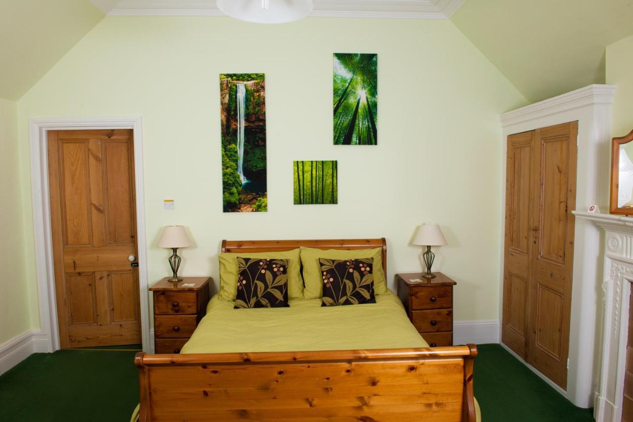 Heatherbank B&B Sandhurst  Exterior photo